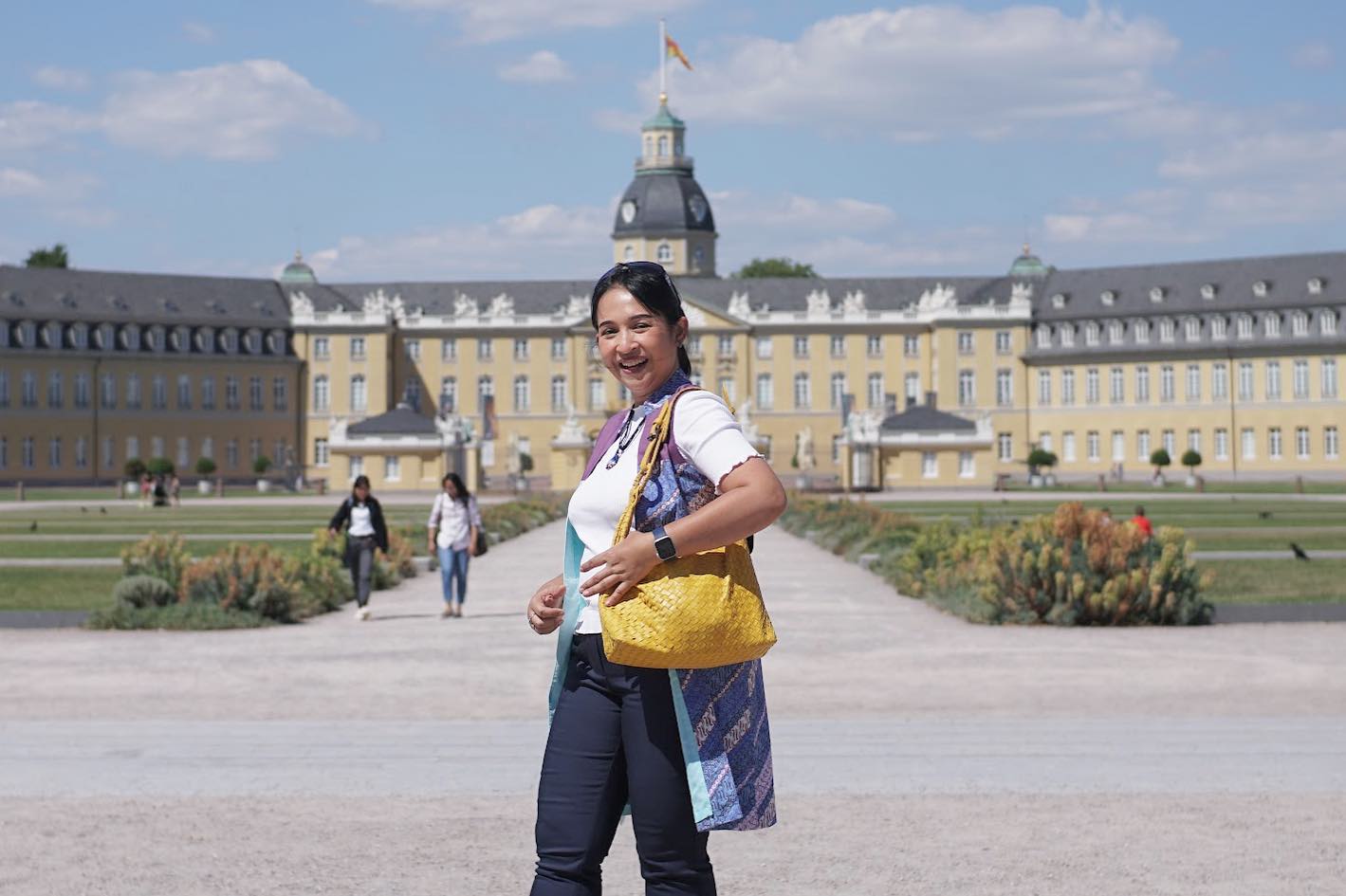 Positive vibes 🌞
.
.
Terima kasih Ibu Lilies Somantri Atas supportnya dan Selamat ulang tahun 🙏 
👜 Hobo Jossie dengan Endek Ikat Bali
.
.
We share love with DEJOSI ❤️❤️
#dejosi
#dejosihandmade 
#balibag
#indonesia
#schlosskarlsruhe