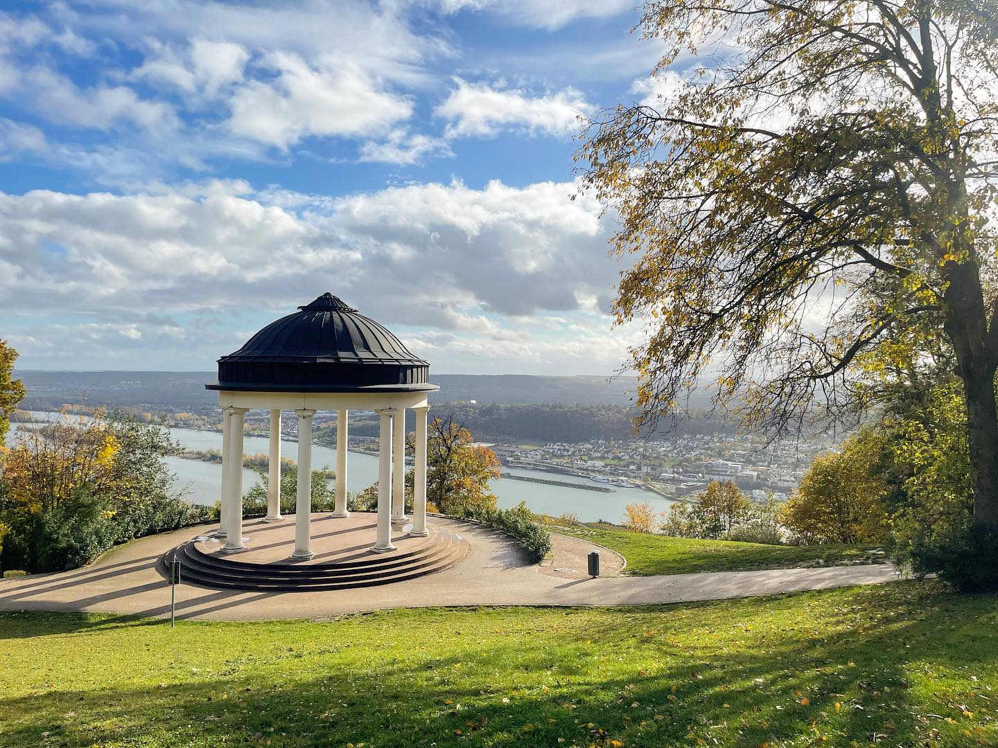 Autumn 🍂 
.
.
We share love with DEJOSI ❤️❤️
#dejosi
#dejosihandmade 
#balibag