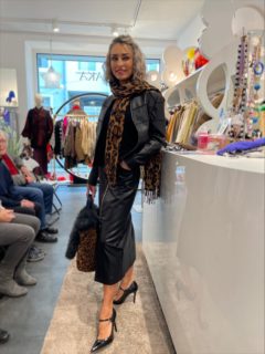 Leder trifft Leo ✨
.
.
@cepakaavantgardeexclusive 
Waldstraße 42
76133 Karlsruhe 
Kommt vorbei 💝💝
Wir freuen uns auf euch ✨✨
#cepakakarlsruhe
#leopardlook
#boutiqueinkarlsruhe 
#fashionstyle
#elegantwomanstyle 
#shoppinginkarlsruhe
#visitus
#karlsruheerleben