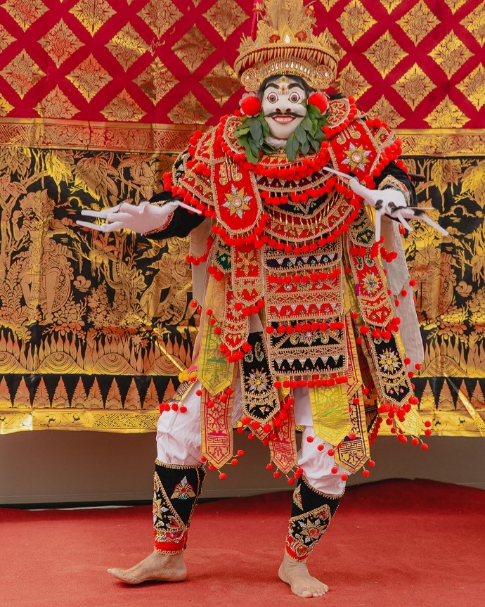 Mini Bali Weekend
Fest der Sinne 25 & 26 April
Waldstr. 42 Karlsruhe
Sinnesstation Hören
Balinesischer-Tanz
Programm 25.4.2026
14.00: Bali Tanz Legong Condong
14.30: Tari Indang Sumatera Insel
15.00: Instrumental Angklung
15.30: Kembang Kipas Jakarta
16.00: Tat Twam Asi Lied für Frieden
16.15: Maumere Tanz Line Dance für ALLE
Programm 26.4.2026
14.00 : Bali Tanz Legong Condong
14.30: KAI singen indoneische Schulklasse
15.00: KAI Tanzen indonesische Schulklasse 
15.30: Tat Twam Asi Lied für Frieden
16.00: Maumere Tanz Line Dance für ALLE
@cepakaavantgardeexclusive
#cepakakarlsruhe
#boutiquekarlsruhe
#shoppinginkarlsruhe
#visitus
#dejosihandmade
#visitkarlsruhe
#boutiquekarlsruhe
#fashionista